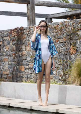 Cycladic Figures - Kimono