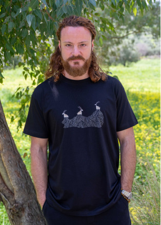 Cretan goats on a jagged ridge - T-Shirts