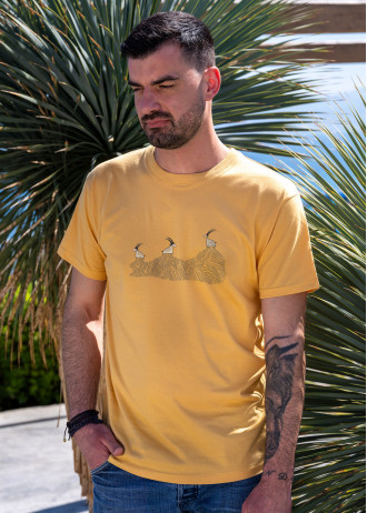 Cretan goats on a jagged ridge - T-Shirts