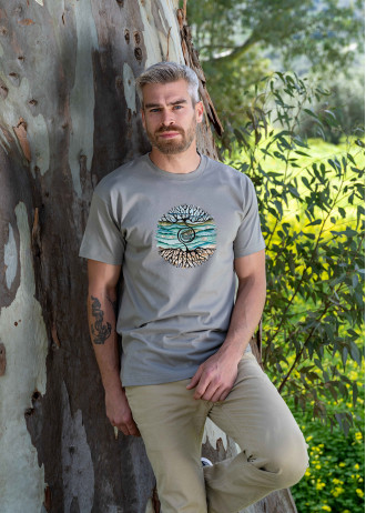 Tree rooted in Cretan landscape - T-Shirts