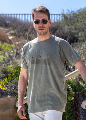 Cretan goats on a jagged ridge - Stonewashed T-Shirts