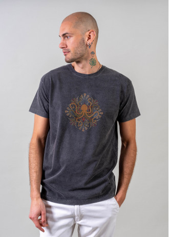 Minoan Octopus - Stonewashed T-Shirts