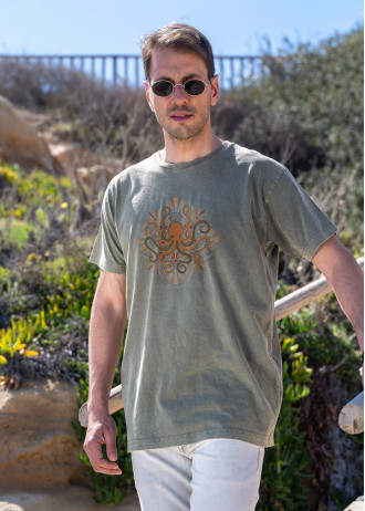 Minoan Octopus - Stonewashed T-Shirts