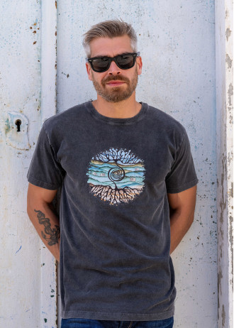 Tree rooted in Cretan landscape - Stonewashed T-Shirts
